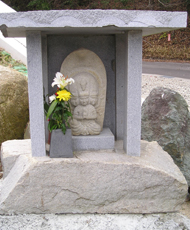 幸果園入口の馬頭観音